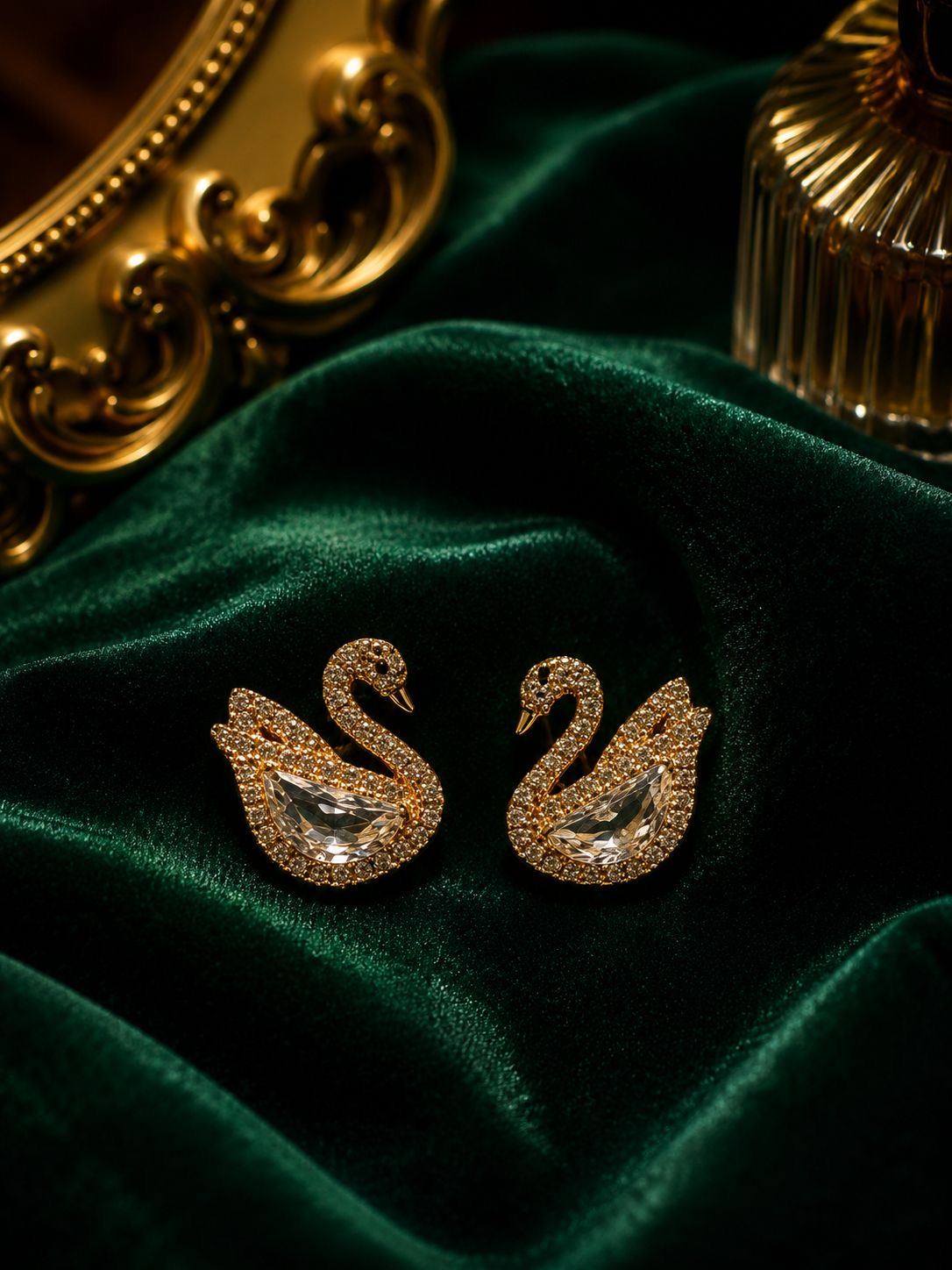Royal Swan Crystal Stud Earrings 🦢✨